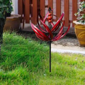 Decorações de jardim giradores de vento 360 graus giratórios de metal resistente a UV estacas de lótus ao ar livre arte de quintal vermelho para gramados pátio display moinho de vento