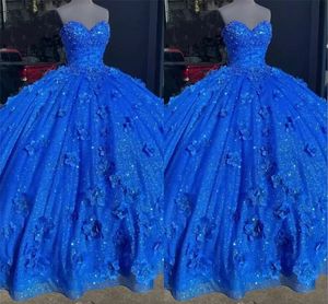 Royal Blue Quinceanera Dresses Sequins pärlstav älskling halsringning med handgjorda blommor tyll sweet 16 pageant ball klänning skräddarsydd formellt tillfälle vestidos
