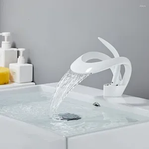 Badezimmer-Waschtischarmaturen, Premium-Messing-Wasserhahn, Küchen-Waschtischarmatur zum Waschen von Armaturen, Badewanne, Wasserbecken-Mischer-Befestigung