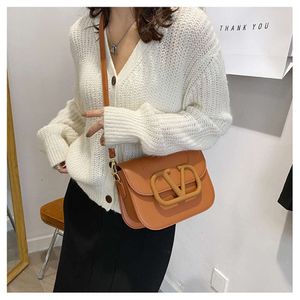 Versátil novo outono/inverno cor sólida luxo feminino minimalista e único crossbody sela saco 2024 78% de desconto na loja atacado