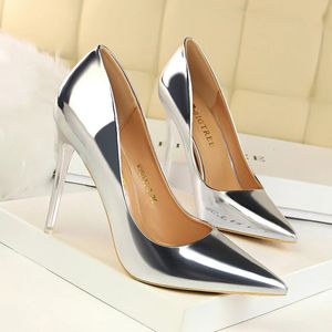 Kvinnor Metalliska läderpumpar 7,5 cm 10,5 cm höga klackar Lady Stiletto Low Heels Wedding Bridal Silver Gold Sparkly Quality Shoes 240118