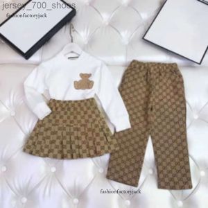 2023 Set di abbigliamento per bambini Plus Velluto Caldo Moda Britannico Top Marca Autunno Inverno Per bambini Ragazzi Tesori Ragazze Cotone Due pezzi Designer di lusso Gonna con cappuccio