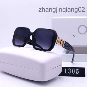 Designer Versage Solglasögon Cycle Luxury Fashion Sports Polarize Solglasögon Män Kvinna Summer Vintage Driving Beach Baseball Travel Black Grey Square Sun Glasses