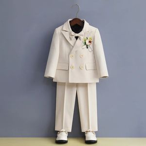 Детский формальный бежевый костюм, комплект свадебных платьев для мальчиков, костюм ведущего на первый день рождения ребенка, детский блейзер, брюки с галстуком-бабочкой 240119