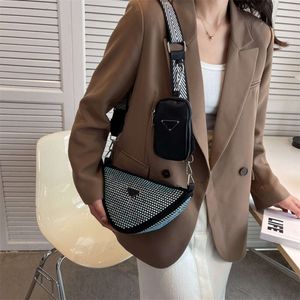 Bright Women's New Simple and Large Capacity Water Diamond Single Shoulder Crossbody able Triangle Bag 2024 78% Off Store wholesale