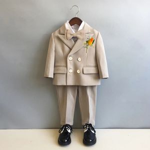 Barnens formella klänningsdräkter Set Flower Boys Wedding Baby's First Birthday Costume Barn Double Breest Blazer Pants Bowtie 240119