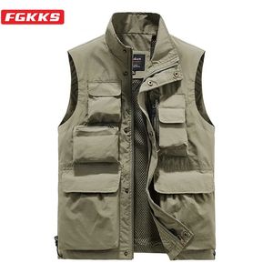 FGKKS MEN OUTDOOR VESTマルチポケットソリッドカラー釣りディレクターレポーターワークウエストコートPographyカジュアルベストジャケット男性240202