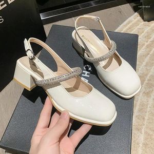 Klädskor komfort för kvinnor 2024 Summer Buckle Strap Med Stängt tå sandaler All-Match Mary Jane High Heels Passar Kvinnligt Beige Medium