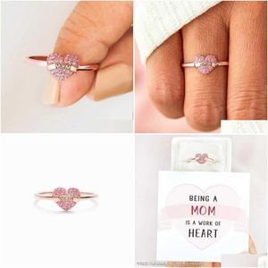 Solitaire Ring 2023 Kalp Pembe Kübik Zirkonya Kadın Mücevher Hediyesi Anne Moda Mektubu Oymak Ayarlanabilir Açık S anillos de Mujer Dr Dhyg5