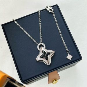 Gold Sier Flower Pendants Necklaces Letter Designer Jewelry for Women Sweater Chain Elegant Lady Collarbone Necklace with Original Gift Box louiselies vittonlies