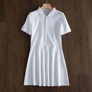 디자이너 여성 드레스 폴로 칼라 새로운 순수한 컬러 화이트/블랙 스포츠 허리 슬림 드레스 여름 코튼 티셔츠 치마 905