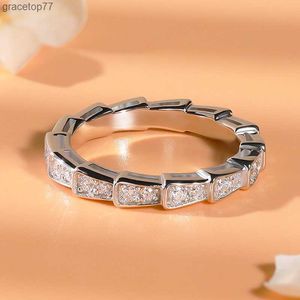 Luksusowa biżuteria pierścionki ślubne Baojia Classic Snake Bone Bone do kobiet spersonalizowana moda Mosang Stone S925 Pure Silver Gold Plaked i Pinking Pingel 3OWV