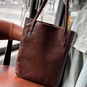 Kvällspåsar 2024 Fashion Shopping Bag Leisure Leather Tote Baotou Layer Cowhide Single Shoulder Bucket
