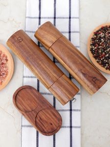 Leeseph Wooden Salt and Pepper Grinderセットクリーニングブラシスプーンディナーテーブルアクセサリー8インチ240118のための木製トレイ