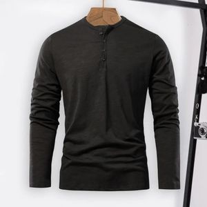 Henley-Kragen-Oberteil für Herren, Frühling, einfarbiges Langarm-Pullover-T-Shirt für Herren mit Rundhals-Knopfdetail für den Herbst 240130
