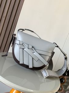 10a högkvalitativ designer Ny bokstav bred axel sadelväska handväska enkel axelväska crossbody väska med läder trimning och vävande axelband plånbok 9004