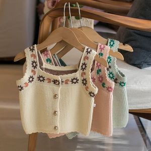 2023 Koreansk hösttröja Vest Top Winter Childrens Small Wave Edge Retro Style Flower Button Girls Tank 240130