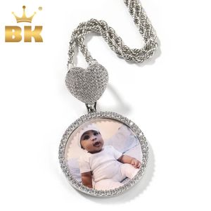 Bling King Round Heart Toka Madalyonları Özel Po Hafıza Kolye Gravür Adı Hiphop Jewlery Kişiselleştirilmiş Erkekler Kadın Hediyeler 240119