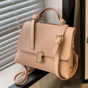 High end kapabla koreansk version kvinnor, ny trendig och nisch, populär stor kapacitet enkel axel crossbody väska 2024 78% rabatt i butik grossist