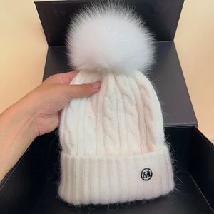 Feal fox Pom Frauen Hut Natürliche Pelz Winter Hut Mützen Hut Fowmen Mode Warme Wolle Ski Echt PomPom Hut 240125