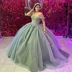 Блестящие зеленые платья Quinceanera с открытыми плечами и аппликацией, кружевные бусины, пышное бальное платье принцессы, платье 15 de quinceanera