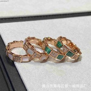 Luxury Jewelry Band Rings Baojia Bone Fashionable and Personalized Rose Gold Snake Shaped Index Finger Ring with White Fritillaria Light Luxury High End Design Ow4g