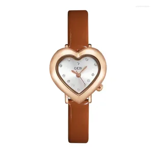 Orologi da polso Piccolo orologio da donna con quadrante a forma di amore Orologio da donna originale in pelle impermeabile al quarzo Regalo fidanzata