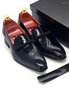 Klädskor mäns grossist svart patent läder loafers pointy party bröllop