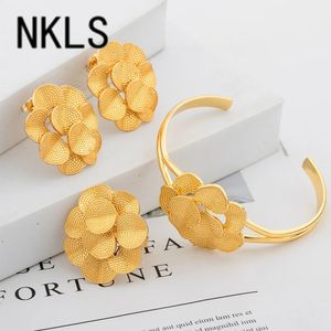 Dubai 18K Gold Plated Cuff Bangle Fashion Flower Earrings Adjustable Ring Set African Luxury Womens Jewelry Wedding Party 240130