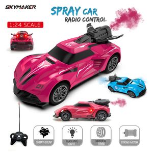 RC CAR 124 2,4 GHz Zdalny Pojazd wyścigowy 2WD z LED Light Spray Smoke Stunt Electric Pilot Control Toy For For Kids 240119