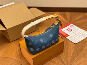 Kvinnor axelväska lyxdesigners handväska mode lunchlåda väskor denim toppkvalitet pack lady clutch handväska underarmsäckar retro daa