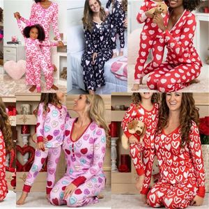 Aile Pijamaları Eşleştirme Seti Sevgililer Günü Kalp Baskı Uzun Kollu Üstler ve Elastik Pantolon Loungewear Yumuşak Sweetwear 240122