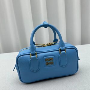 10A Зеркальное качество Роскошные сумки на ремне Miui SS23 для путешествий Мягкие мягкие женские мужские клатчи через плечо Кожаные сумки через плечо Дизайнерская сумка для боулинга