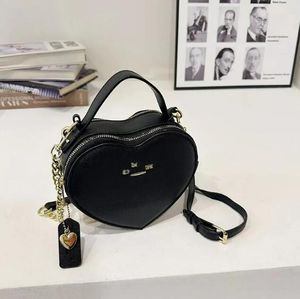 Designer väskor kvinnor handväska kvinnors väska klassiska axelväskor tygväska lady totes mode ryggsäck gammal blomma kärlekslåda kvinnors väska logotyp söt hjärta rand crossbody väska