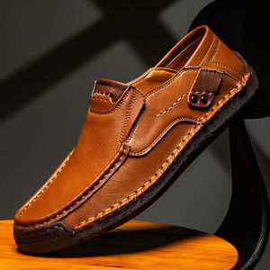 Homens de couro genuíno, marca casual, mocassins respiráveis em sapatos de direção italiana Chaussure Homme 240129