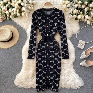 Kadın Elbiseler Örme Kazak Elbise Kadınlar Sonbahar Kış Yeni Moda Retro Yuvarlak Boyun Jacquard Sıkı Paket Kalça Vestidos 240208