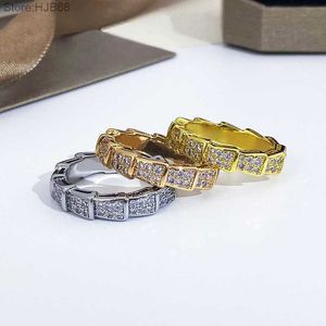 718k Luxury Jewelry Band Rings v Gold Plated Mi Jinbao Family Snake Bone with Light Luxury Glossy Face Stars Full of Diamonds Shell and Fritillaria Mother Matching Rin