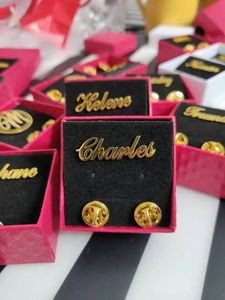 Personalizado carta nome lapela pino broches placa de identificação de aço inoxidável ouro siliver rosa presente broche pinos masculino feminino 240119