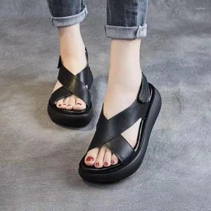 Sandaletler Kadın için Kalın Sole 2024 Yaz Açık Ayak Parmağı Tek Ayakkabı Balık Ağız Ayakkabı Kadın Yumuşak Deri Yükseltilmiş Sünger