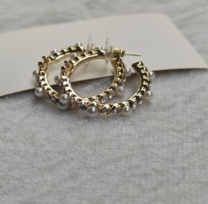 Yeni Matel Hoop Küpe Aksesuarları Rhinestone Pearl C Sembolü Kağıt ile Retro Tasarımcı Küpe Kart3721834