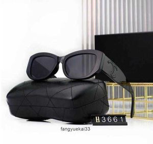 Новые солнцезащитные очки CC Модельер Ch Солнцезащитные очки Ретро-мода Top Driving Открытый УФ-защита Модная нога для женщин Мужские солнцезащитные очки с коробкой 83RG