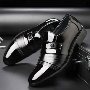 Sapatos de vestido deslizamento-em vestidos de escritório homens mocassins branco casamento homem tênis esportes real personagem de venda superior