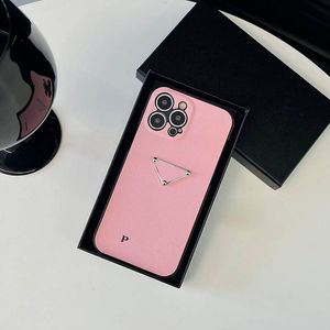 iPhone 15 Pro Max Designer stötsäkert telefonfodral för Apple 14 13 12 11 XS XR 8 7 Plus Luxury Pu Leather Bumper Included Full-body Mobile Back Cover Coque Fundas Pink Metal