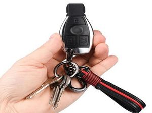 Keychains Luxruy Car Keychain Handvävd läder Män kvinnor Key Rings Holder Bag Pendant Styling Stuff Accessories Whole3910300