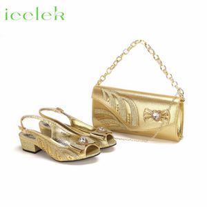 Sandali dorati da donna Décolleté comodi e di lusso con tacco basso Design con strass Scarpe e borse per feste di matrimonio Set 240130