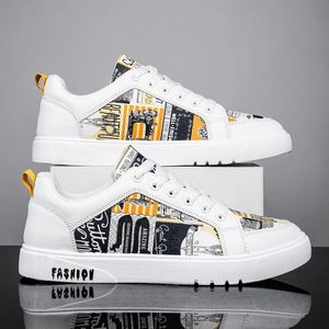 Trend Graffiti Scarpe casual Uomo Platform Sneakers Walking Skateboarding Scarpe Moda Calzature Adolescenti Zapatillas Hombre 3944 240202