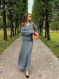 Eleganckie kobiety solidne spódnica z mohairem 2 -częściowy jesienny Knit V szyja sweter z długim rękawem luźne spódnice midi mody garnitury 240202
