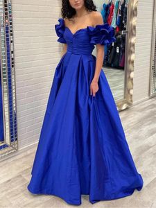Sukienki swobodne Elegancka niebieska sukienka na studniówkę długość podłogi na ramię Ruńca Rucha Rucha wysoka talia