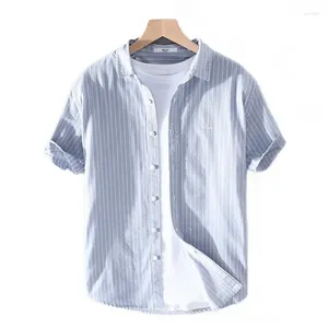 القمصان غير الرسمية للرجال مخططة قصيرة الأكمام قميص قطن مطرز رسالة صغيرة نصف طازجة فضفاضة أعلى الصيف