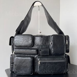 Designer väska Tygväskorna Dark Punk Locomotive Multifunktionell underarms Väska axelväskor Crossbody Väskor Kvinnor Män Väskor Travel Bag Super Busy Väskor